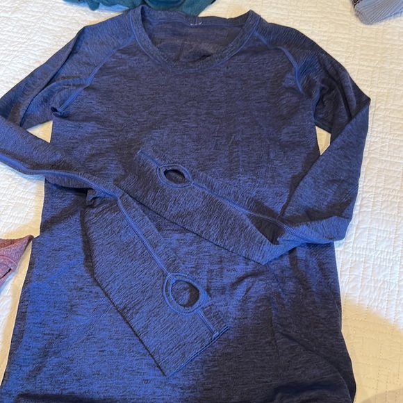 3 LULULEMON long sleeve bundle size 4-6 - Picture 7 of 9